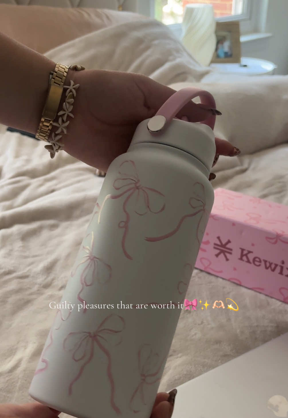 #pink #bottlegirl #fyp #bow #viral #tiktokshop #collegelife #girls 