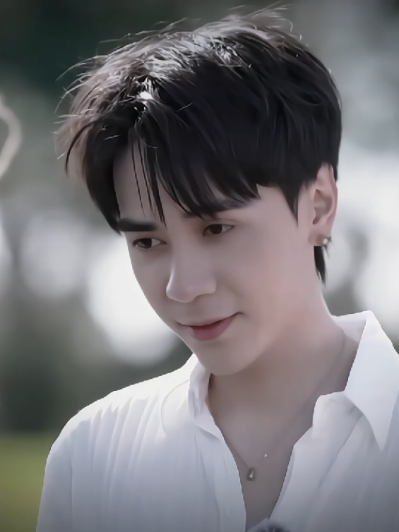 : ảnh flex cỡ đó đó,mà mấy nay áo tongtai giãn quá giãn rồi nha🌝  #quanghungmasterd #todoi102 #athu_qhung #liww08 #ltd_ahd #tt #fyp #xh #xuhuong 