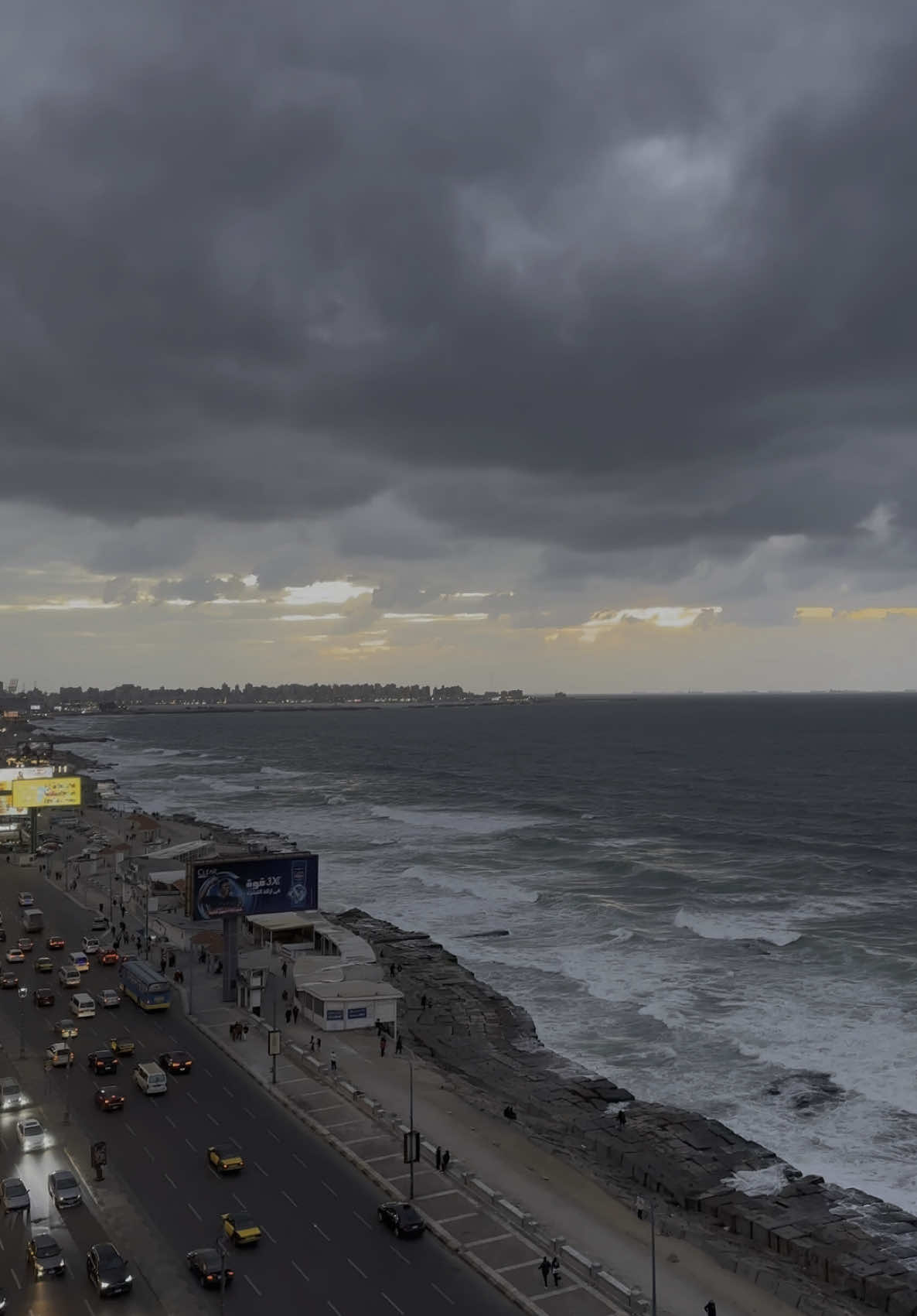 بحر اسكندريه ❤️            #sea #alexandria #viral_video #fyp #غروبالشمس #غروب_الشمس #sunset #fypシ゚ #foryoupage❤️❤️ #بحر #تصويري #sky #تامر_حسني #ناسيني_ليه #tamerhosny 