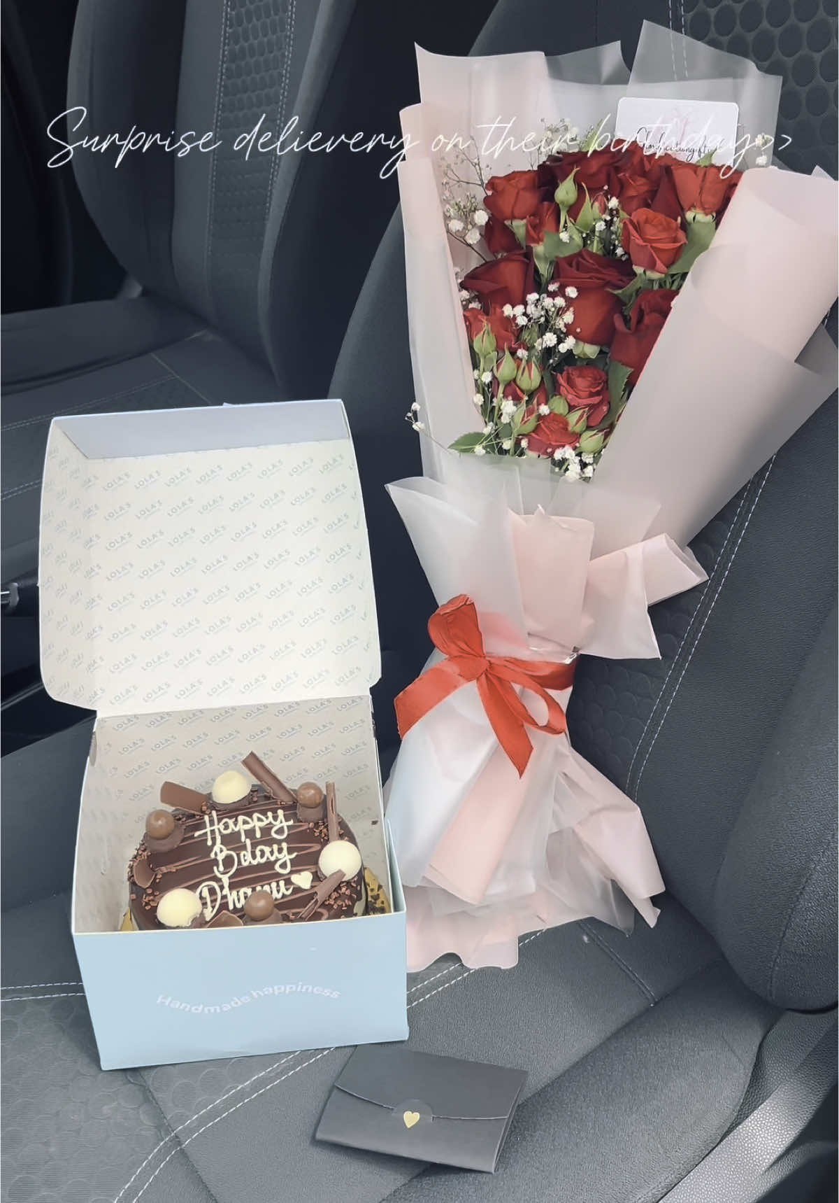 Surprise delievery✨♥️ #surprisedelievery #makeyourlovedonesfeelspecial😍❤ #happiness #boquet #roses #yourloveforhim #lovelanguage #gifts #cakes #birthday #glorificationgiftss #flowers 