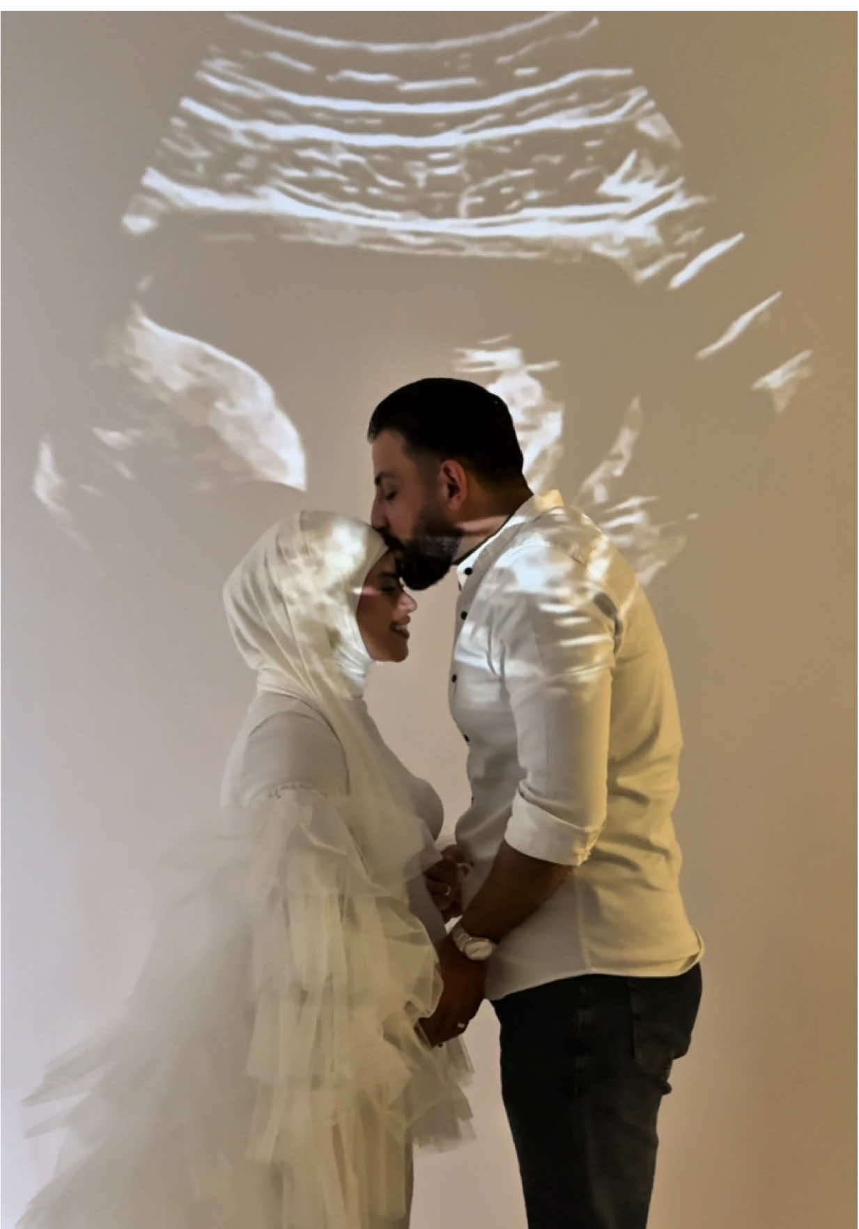 Its a … #vivianephotography #photographer #maternityphotoshoot #genderreveal #genderrevealideas 