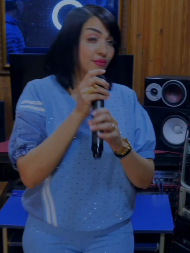 @Houda cristal Ghadi nakchfak f les réseaux sociaux #bonecoute🔉🎧 #clip #rai 