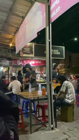 malam hari di warung mang ohim #fyp #fypage #fouryoupage #purwakarta #warungmangohimpwk 