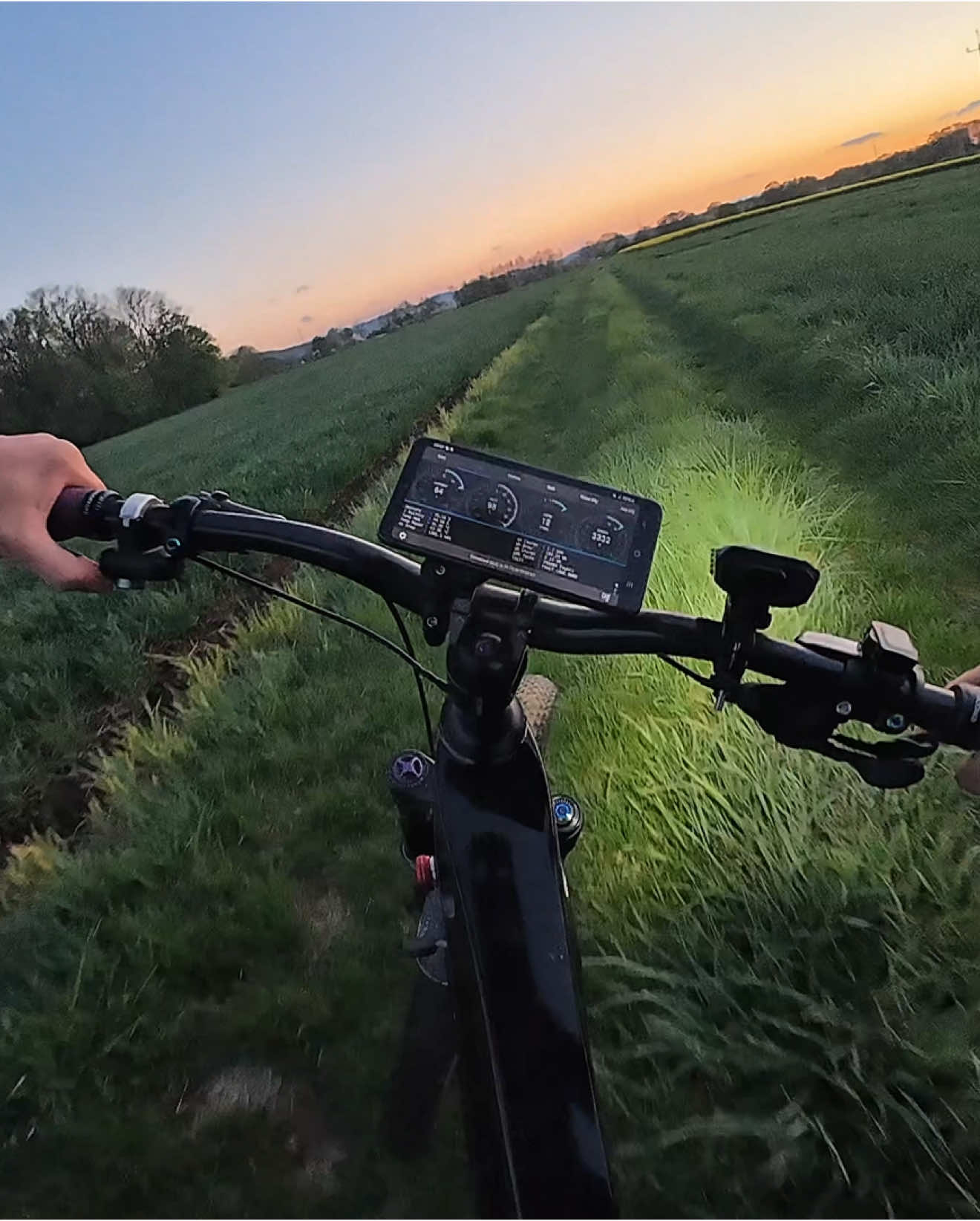 Zero gadania, pełny gaz! Zaczynamy test! No talk, just full throttle! Test starts now! #ebike #Bafang #BafangUltra #EMTB #RowerElektryczny #ultratuning #fastbike #rideordie #electricbike #cyclinglife #custombike #extremesports #offroadbike #surron #talaria