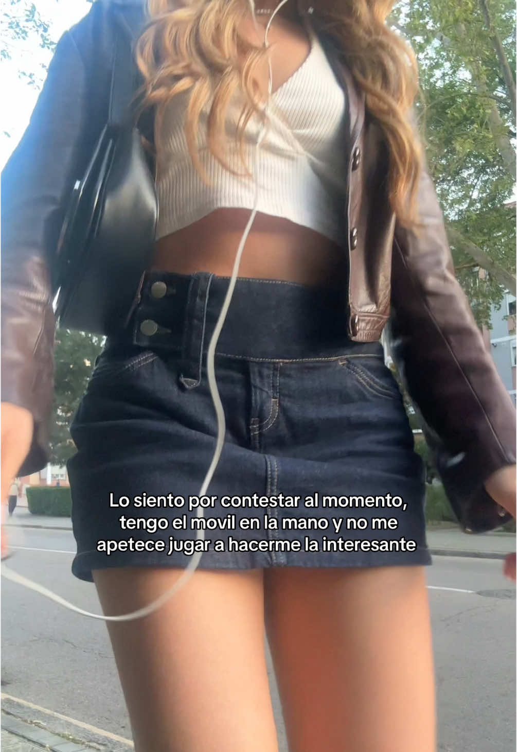 Amiga, vive con el movil en la mano, si no te contesta date cuenta :(