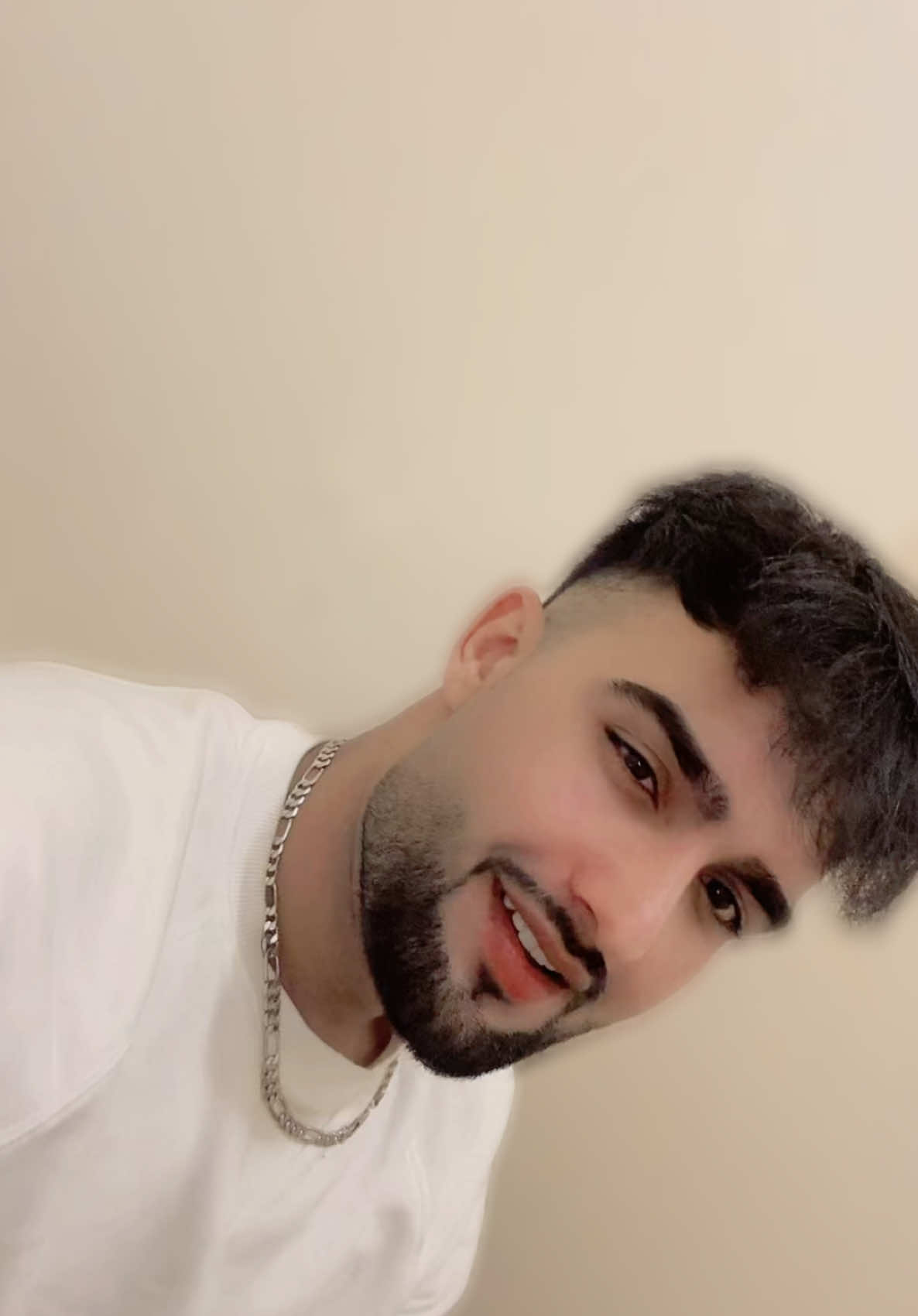🤍🤌🏻🪽🙃#afgboy🇦🇫 #Europ🇪🇺 #1M #fypシ゚ #foryoupagе #Foryou 