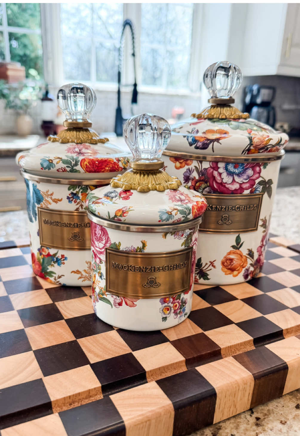 This set is absolutely STUNNING 🤌🏻 @MacKenzie-Childs @QVC, Inc  #mothersdaygifts #mackenziechilds #beautifulkitchen #giftsforher 
