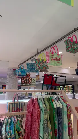 Sconto a partire dal 40%, preparati all’estate con Saint Barth 👜🛍️ LINK IN BIO 💕 #saintbarth #borse #style #moda #2025 #estate #vacanze #mare #sole #bellezza 