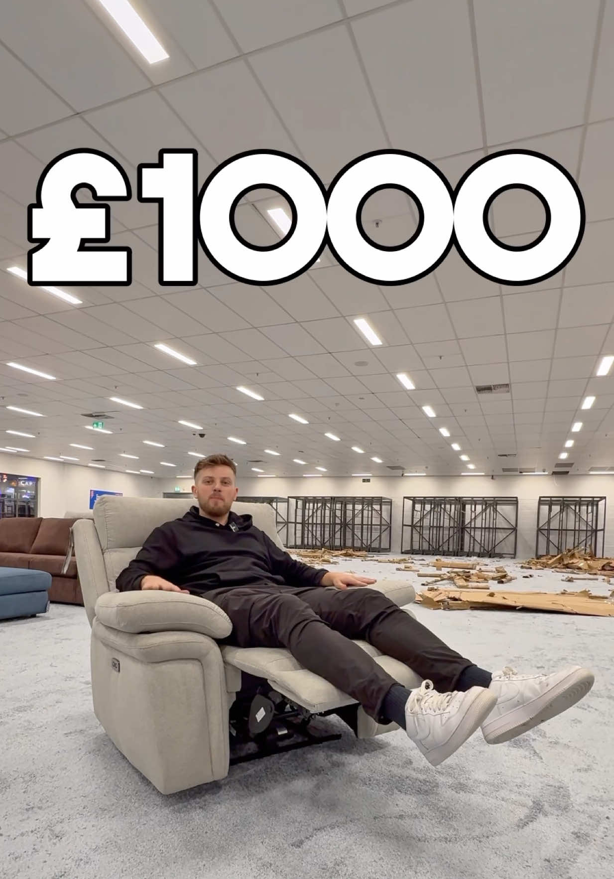 £1000 Chair FREE GIVEAWAY! Saturday 26th April @ Joseph James St Helens Be fast and first! #furnitureoutlet #giveaway #sthelens #free #winner #chair #business #youngentrepreneur 