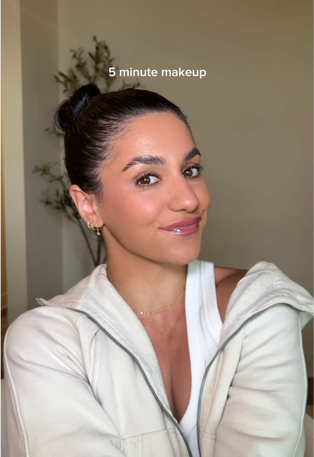 my daily wfh makeup never fails 💛🤭 #creatorsearchinsights #5minutemakeup #dailymakeuproutine #wfhmakeup 