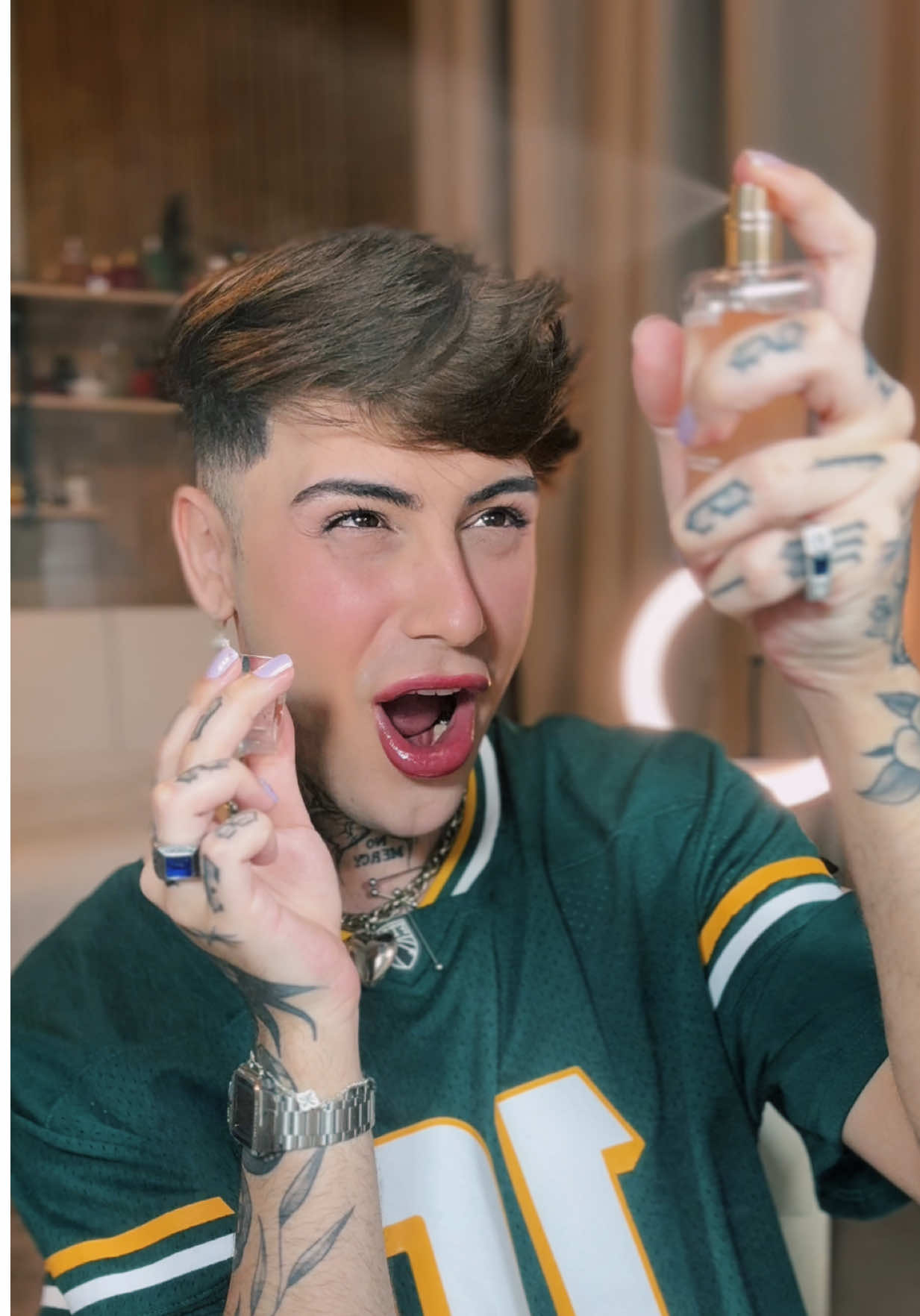 PERFUME LA VIE BARBOUS com um dos cheirinhos mais vendidos do mundo o perfume capilar da @barbous conta com proteção térmica, óleo e fragrância sedutora!  meu cupom: KEVIN  #perfume #barbous #beauty #dupe #perfumecapilar #react  ib: @ariianef publi 