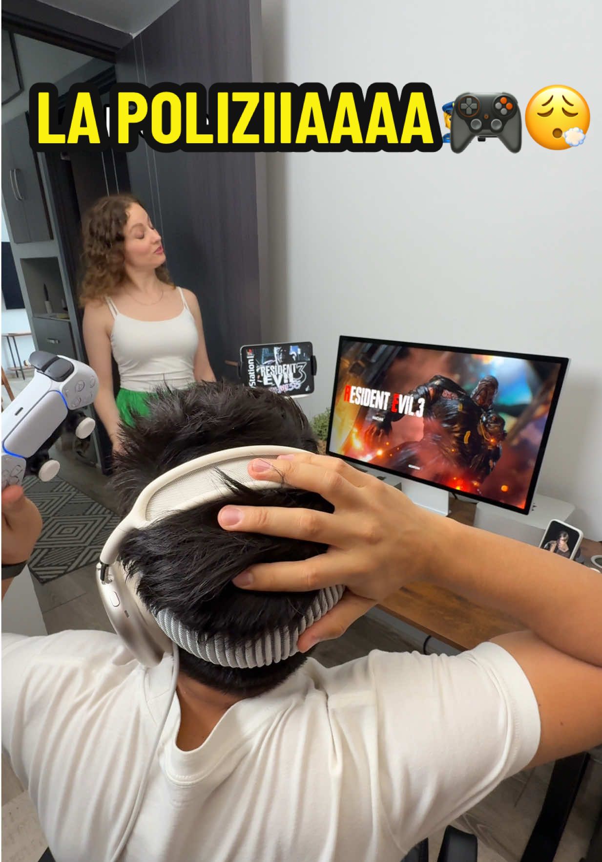 😩🚔 Cuando terminas todas tus responsabilidades y al fin te pones a jugar #Tecnologia #Humor #couplestiktok #gamers #lapolizia 
