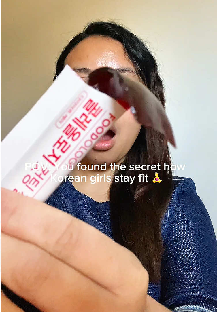 Now I know how Korean girls stay fit. Obsessed with this!! You can also purchase it from Foodology Official store, Amazon or Olive Young Global website. ✨ @FOODOLOGY.official @FOODOLOGY US #cuttingjelly #jellystick #Foodology #creatorsearchinsights #viralproducts #koreanproducts #trendingproducts #foryoupage 