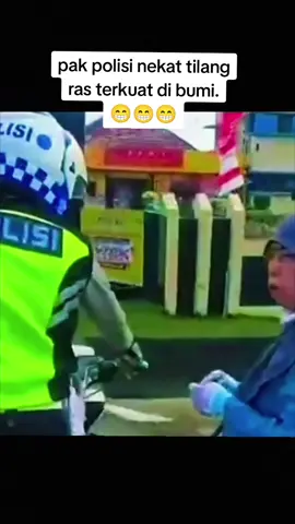 begini jadi nya kalau pak polisi nekat tilang ras terkuat di bumi. 😁😁😁#lucu #tiktokviral #sorotan @TikTok @semua orang 