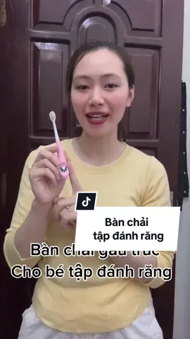 Một chiếc bàn chải lông mềm cho bé tập đánh răng 🥰