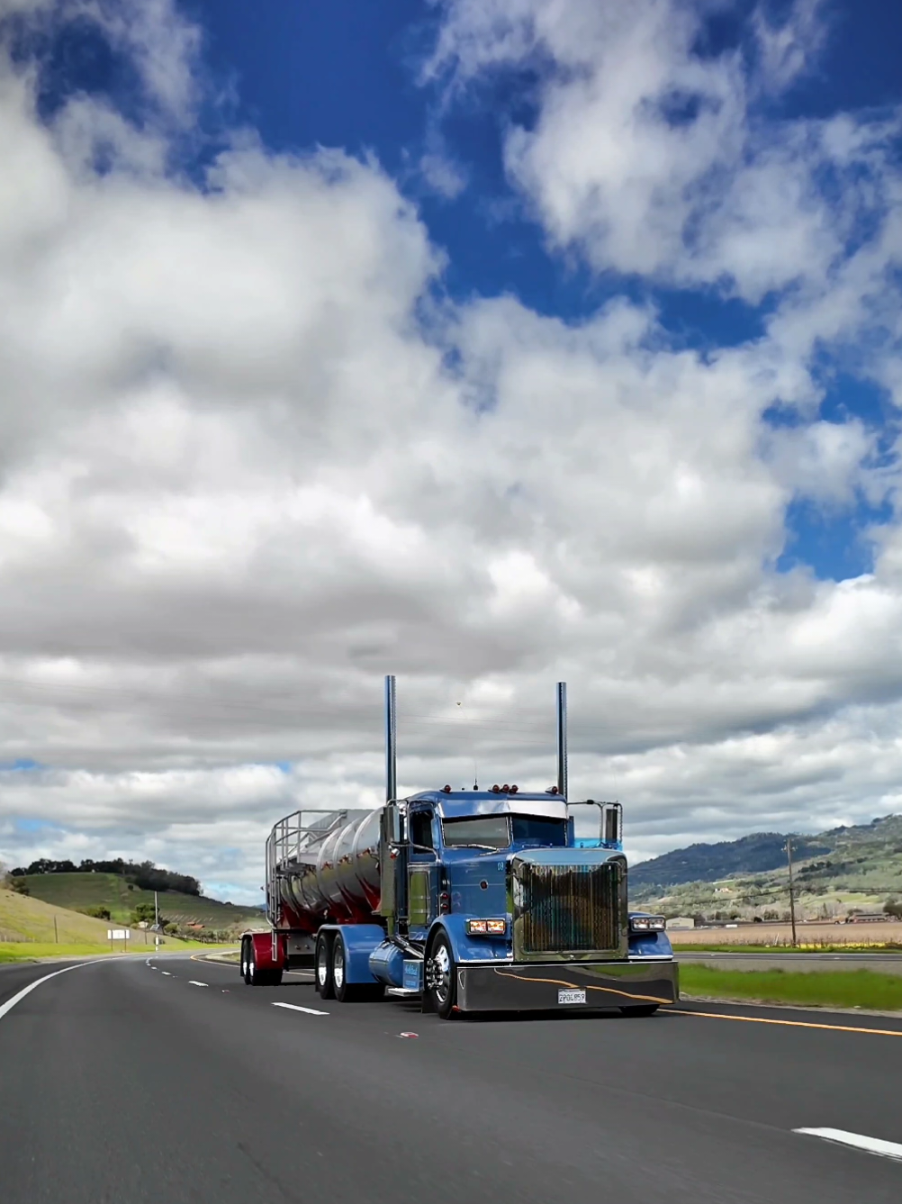 @North Coast Wine  #semi #BigRig #10lugmafia #peterbuilt #mack #kenworth #freightliner #photography #rollingshots #rollers #America #California #Westcoast #EastCoast #Allstates #truckers #DJlosmopocket3 #movmaxglobal #longhaul #FuelTruck #Polished #Chrome #RollCoal #tankeryanker #DayCab #CustomBigRigs #winecountry #wine 
