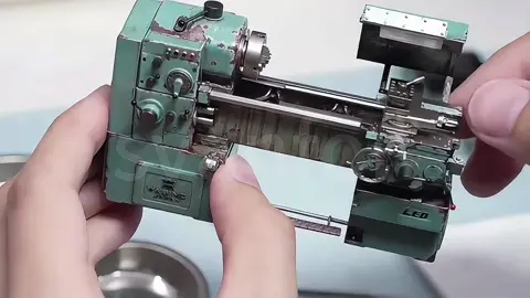 This is probably the tiniest miniature lathe model in the whole world. #TornoMiniatura #TaladradoraMiniatura #FresadoraMiniatura #TenazaMiniatura #TourMiniature #PerceuseMiniature #FraiseuseMiniature #ÉtauMiniature #TornoMiniatura #TalhadeiraMiniatura #FresadoraMiniatura #ViceMiniatura #ĐànTrụcMini #MáyĐụcMini #MáyĐàoMini #KẹpMini  #cnctorna #dikişleme #torna #مصطابصغيرالحجم #مكينةبرقصغيرالحجم #مكينةفرزصغيرالحجم #مكشفةصغيرالحجم  #svanfon #svanfonmodels #svanfondiy #svanfonworkshop #svanfonmicromech #svanfonmachine #svanfontool #svanfoncnc #svanfonlathe #svanfonvise #svanfonmini 