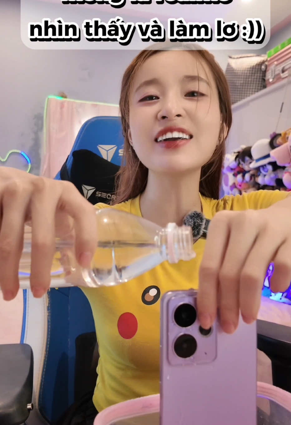 Mèo rửa điện thoại theo đúng nghĩa đen đây 🤣  #realme14GameMượtPinKhủng  #realme14LựaChọnChoGame