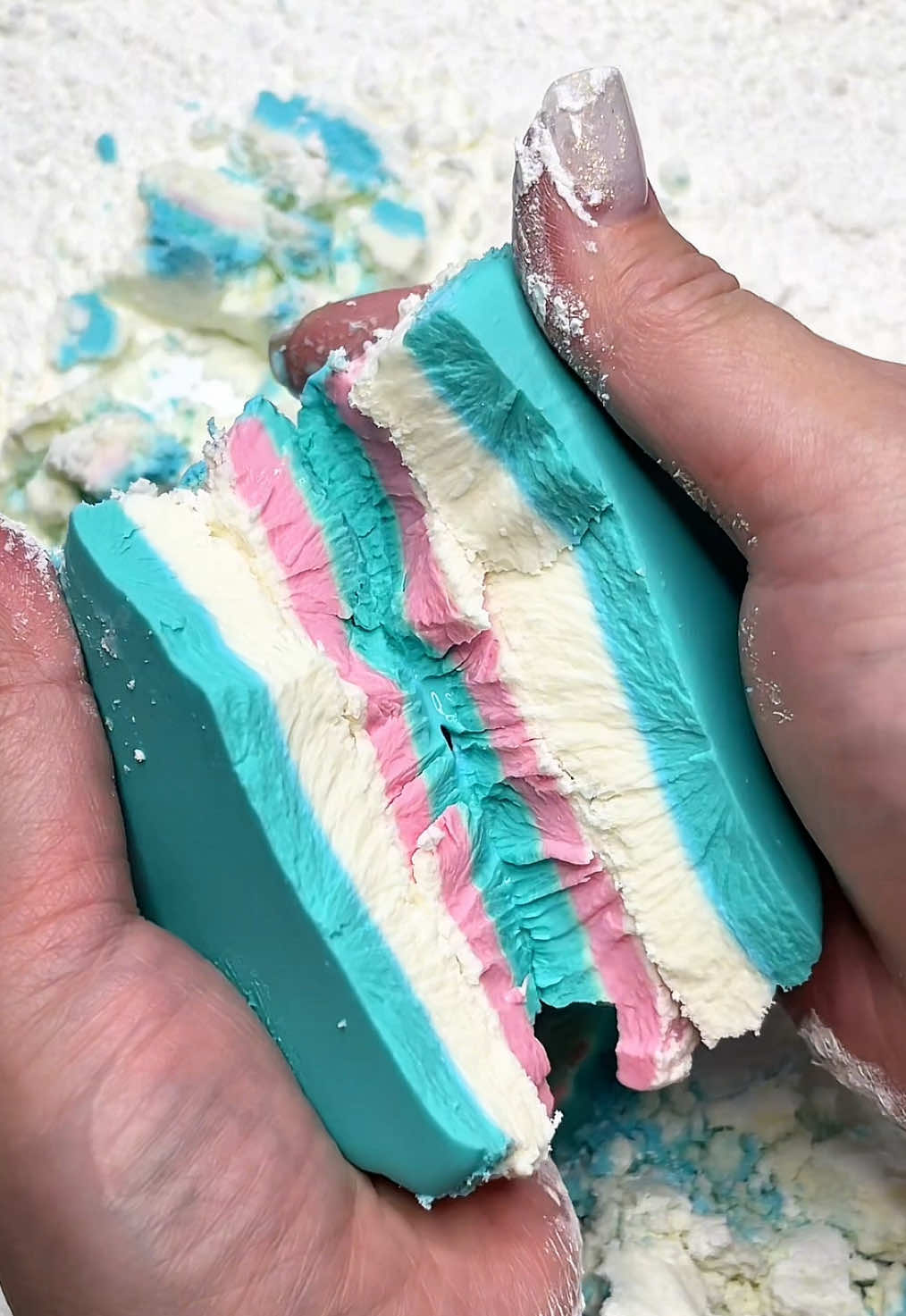 #cornstarchasmr #asmr #oddlysatisfying #relaxingvideos #asmrtriggers #oobleck #cornstarch 