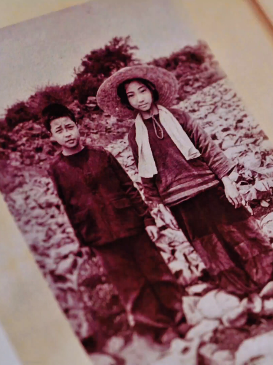 a piece of aesun and gwansik. sc drxmascenes  #whenlifegivesyoutangerines #parkbogum #iu #kdrama 