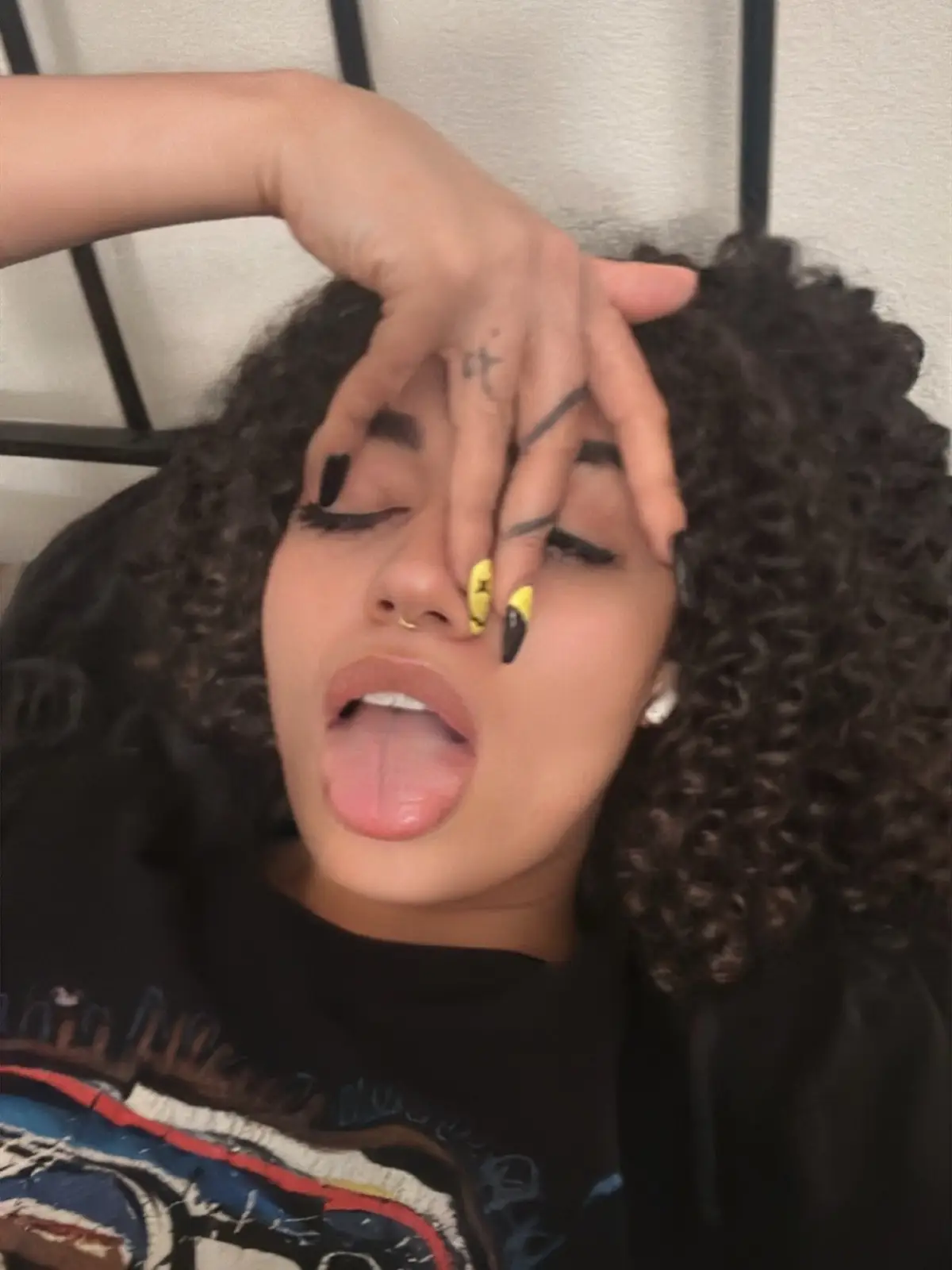 Long day baby  #fineshyt #losangeles #curlscheck #colouredgirls #southafrican #xyczba #latenight #sleepyhead #sleepygirl #naturalbeauty #playboycarti 