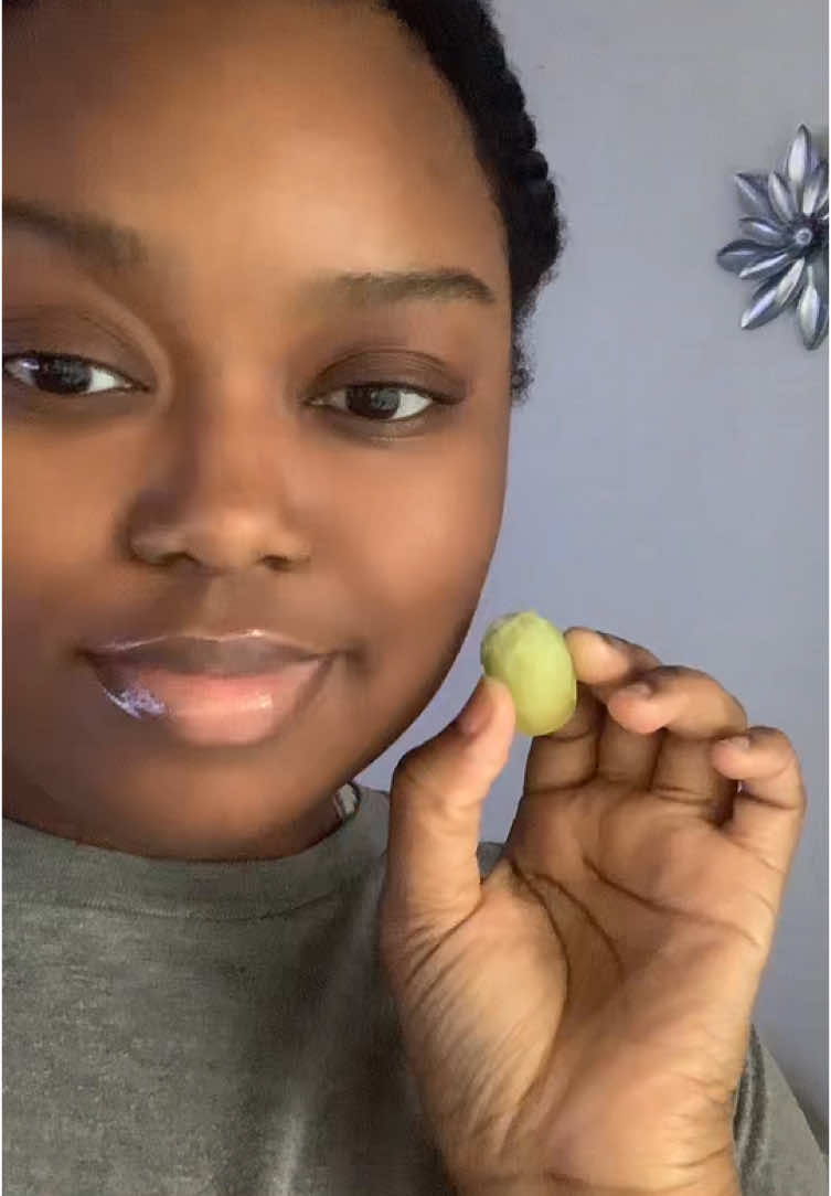 Frozen Grapes? I think so!  #dailysnack #grapes #frozengrapes #snacks #yummy #greengrapes 