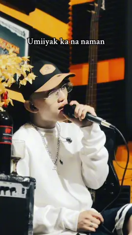 “Naranasan mo na rin bang makausap siya gamit ang mga lyrics na to?” So literal. Btw, Happy Weekend po!❤️ #fyp #singersoftiktok #musiciansoftiktok #kungtayo #skustaclee #coversong @Skusta Clee 