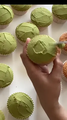 #duo avec @Nicola Jane Cupcake Bouquets #cupcakes #ConSantanderConecto #حلويات #كبكيك #ورد #homebaker #SmallBusiness #cupcakes #cupcakebouquet