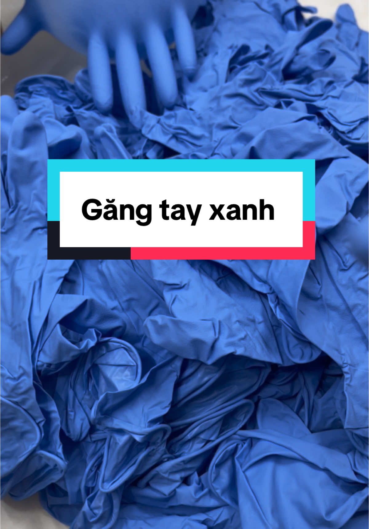 Găng tay latex xanh chuyên sử dụng trong các phòng khám, cơ sở y tế, công nghiệp, spa , thẩm mỹ. Độ đàn hồi cực ký tốt , đeo ôm tay dễ làm việc, có nhám ở bàn tay và đầu ngón tay. Sẵn túi 500g, 1kg #thietbispa #setupspa #gangtayyte #gangtaykhongbot #gangtayspa #baotayyte #baotaycaosu 