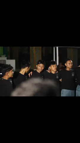Di tengah hidup yang terus berjalan, Selamat merindukan hal hal yang tak bisa di ulang. #fyp #grasixtenn #videoviral #videoangkatan #videoangkatan2025 katan2025 
