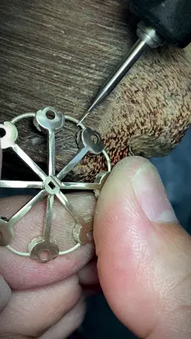Follow the camera and experience the amazing craftsmanship of jewelry making #gemsetting #jewelrymaking #emeraldpendant #emerald #diamond #jewelrydesign #gemstonejewelry #jewelryfactory #jewelry #handmadejewelry 