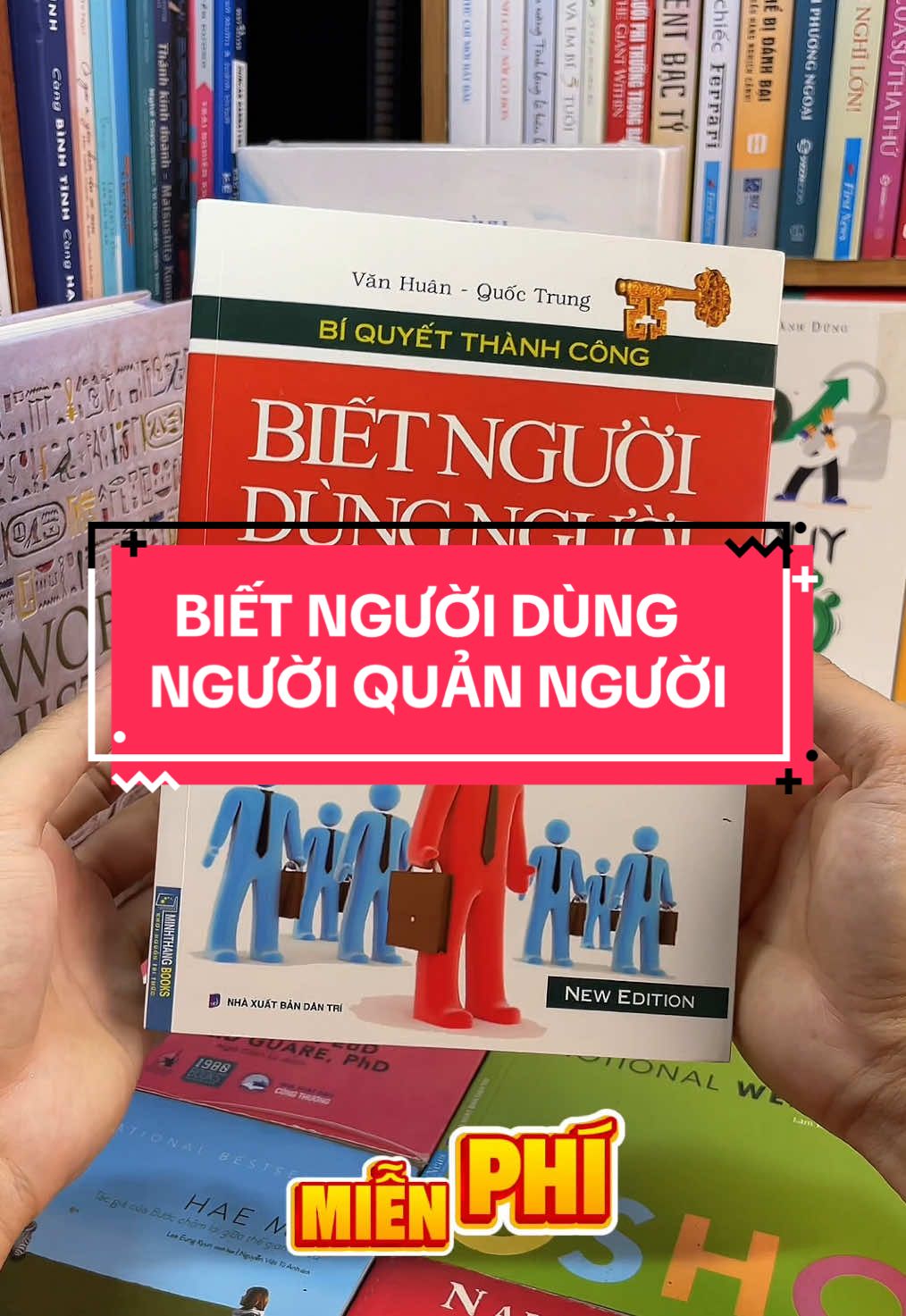 “Biết Người, Dùng Người, Quản Người” – Làm sếp thông minh, quản trị như bậc thầy! Bạn là leader nhưng đau đầu vì nhân sự? Bạn muốn xây dựng đội ngũ mạnh, làm việc hiệu quả mà không cần… quát tháo? Cuốn sách này chính là bản đồ tư duy cho nghệ thuật lãnh đạo hiện đại! Dựa trên triết lý quản trị phương Đông kết hợp tư duy quản lý phương Tây, cuốn sách giúp bạn thấu hiểu con người – từ tính cách, năng lực đến động lực hành động. Từ đó, bạn sẽ biết nên tuyển ai, giao việc gì, tạo động lực ra sao và xử lý xung đột thế nào – tất cả đều tinh tế, khéo léo và hiệu quả. Không chỉ là làm sếp, mà là làm người dẫn dắt. Không chỉ là quản lý, mà là truyền cảm hứng.#tiemsachbinhyen #BookTok #sachhay #sách #reading #bietnguoidungnguoiquannguoi #sachquantri #sachlanhdao 