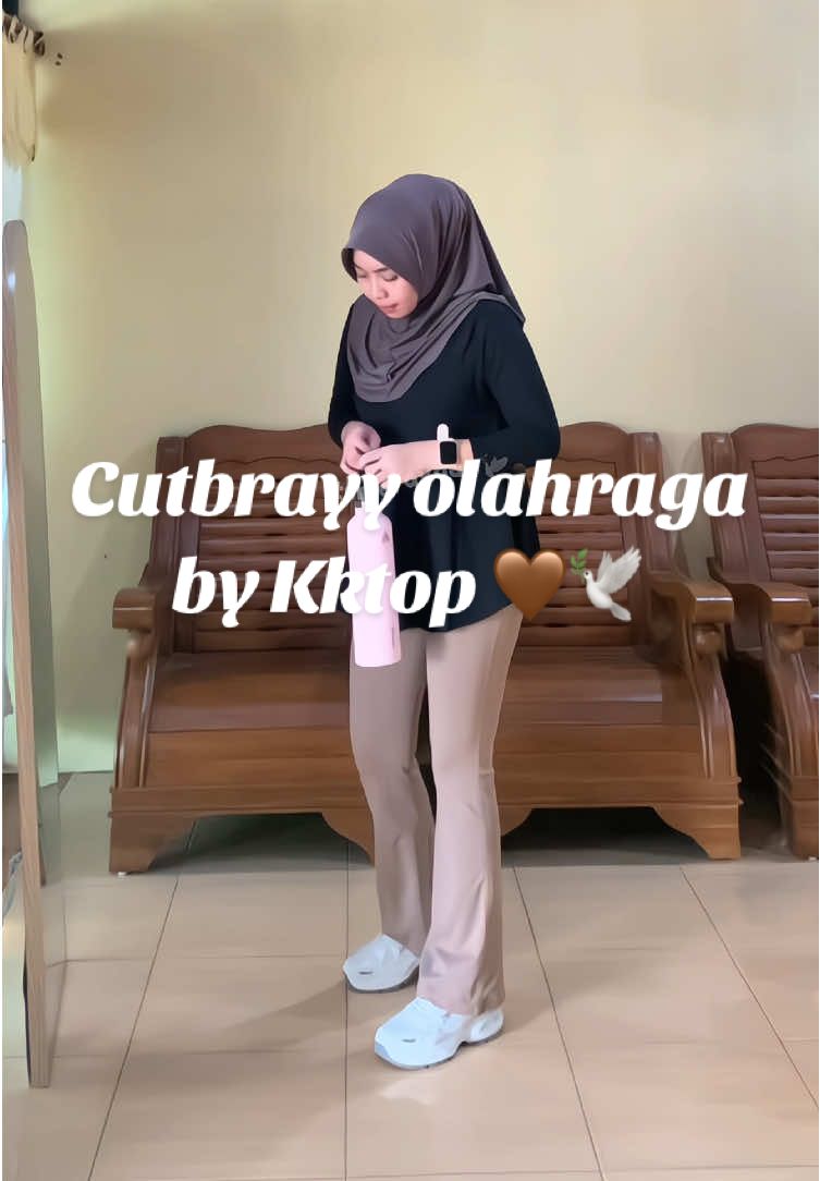 Celana olahraga tp cutbrayy? @KKTOP Official  @KKTOP 🤎🕊️ #cutbraywanita #cutbrayolahraga #cutbrayyoga #celanakktop #kktop 
