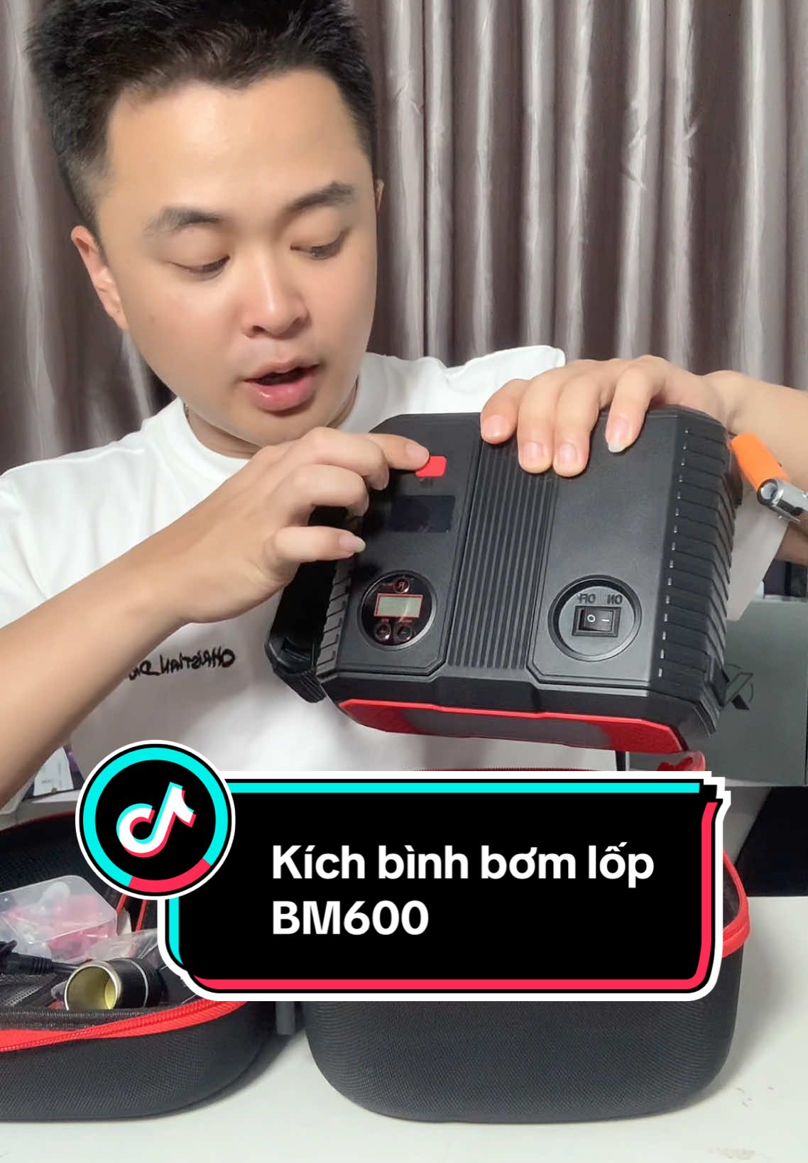 Kích bình kiêm bơm lốp dự phòng xe ô tô BM 600. Dung lượng pin 24,000mah. Dòng kích lên tới 3000A. Bảo hành 24 tháng lỗi 1 đổi 1 trong vòng 12 tháng.#shophuyvaxe #oto #cứuhộ #kichbinhacquy12v #bomlopoto #kichbinhbomlop 