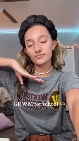 let’s get ready for school #fyp #school #grwm #grwmforschool #foryou #foryoupage @Bubble Skincare @loréal paris usa @elfcosmetics @Fenty Beauty @e.l.f. Cosmetics @tarte cosmetics @hudabeautyshop @Rare Beauty 