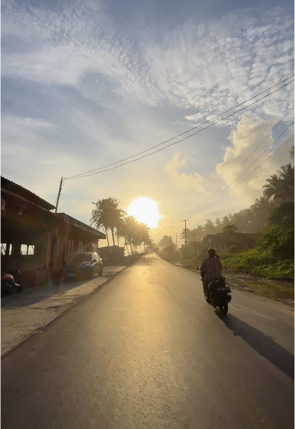 Ada yang udah pernah lewat sini kah? #krui #enjoykrui #pesisirbarat #lampung #ijamitkrui #nature #culture #tourism #paradise #kruipride #lampungpride #fyp #fypage #sunset #sunsetvibes 