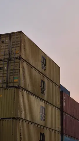 #container #containership #ekspor #eksporindonesia #impor #perdagangan #industry #fyp #fypage #semarang #msc #jawa 