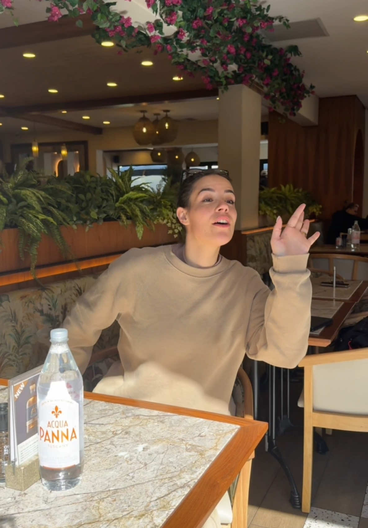 No ma’am, he just dressed up to take your order for fun🙃 #sasscafe #waiterlife #sarcastichumor #tiktoksa #restaurantvibes #cafemoments #funnyvideos #justafan #sassenergy #behindthescenes
