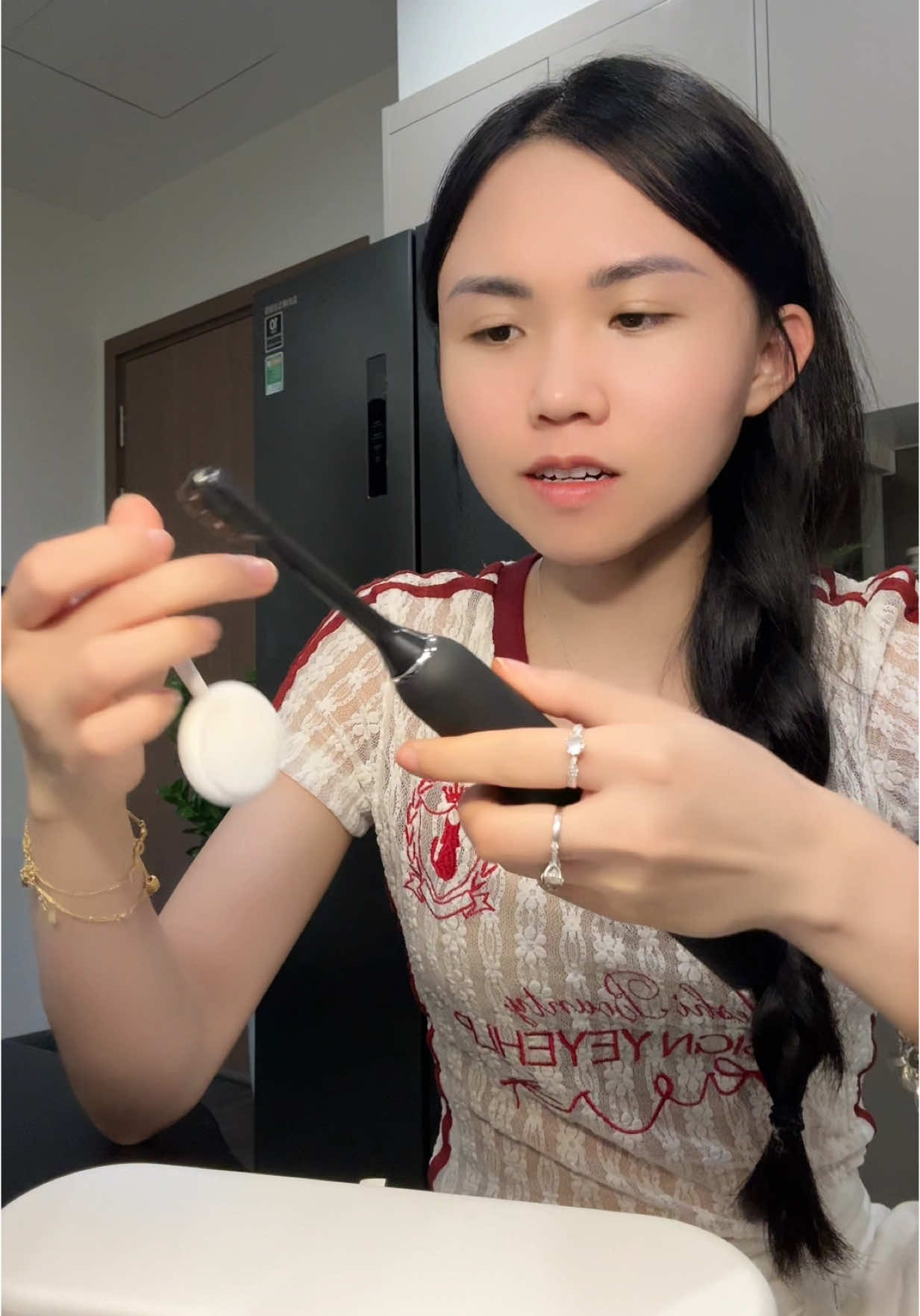Bị thích cái cảm giác rung rung của bàn chải điện #lila #weebuild #22etm 