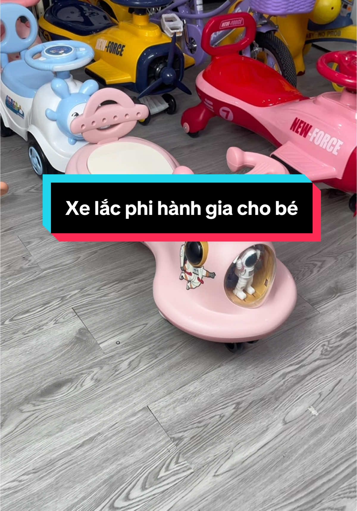 Xe lắc phi hành gia cho bé có nhạc có đèn led. #xelacphihanhgia #xelacchobe #xuhuong 