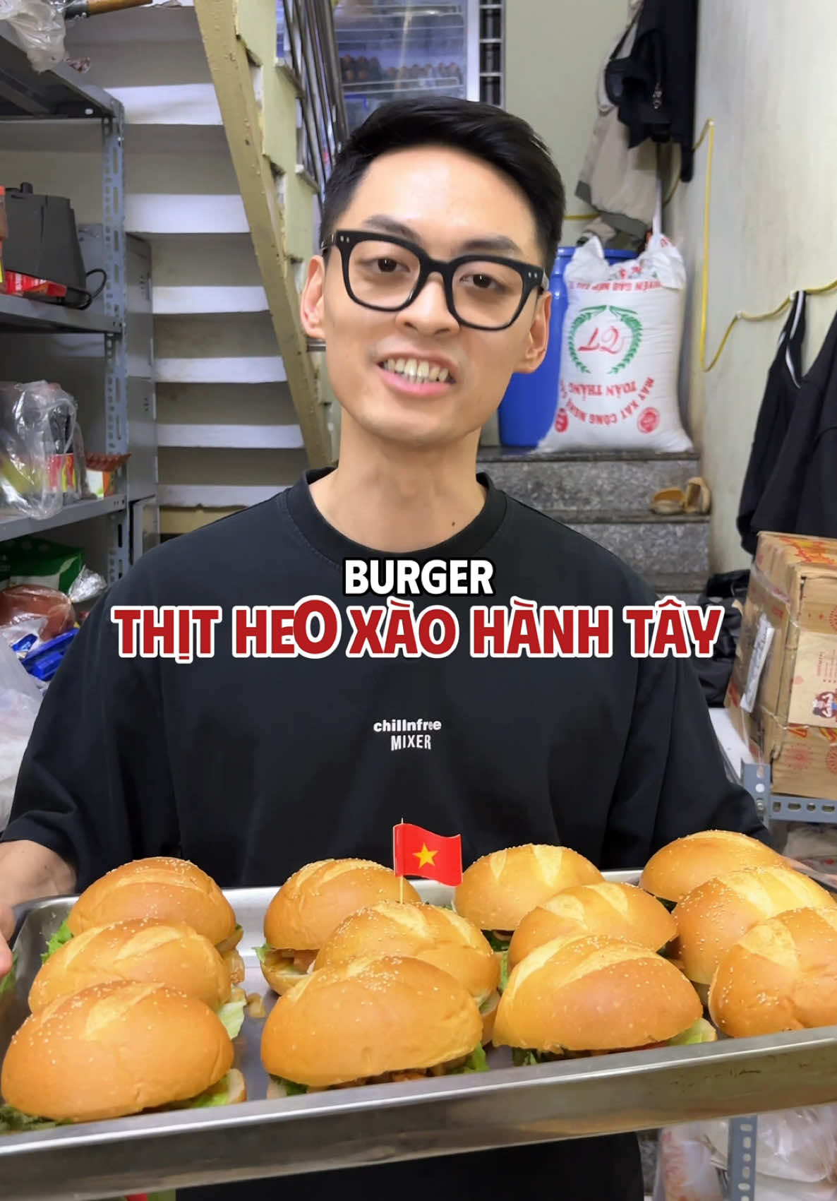 Test món mới của Haky. Ae có ai muốn thử món này không nhỉ 🧅 #nguyentu #tuhaky #funkym #hakyfood #burger 