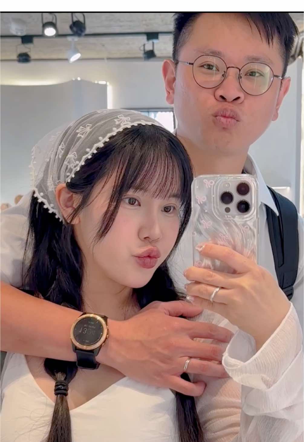 結婚三個月終於來買戒指了❤️ 對我們來說對戒 最重要的不是價格而是價值！ 這間戒指的質感真的都很好款式也好看 最重要的是可以刻字😍😍 直接做出專屬的對戒🥰 IG有店家介紹唷❤️❤️ #妳的濾鏡美妝師 #悅悅 #夫妻日常 #情侶 #婚後生活 #搞笑日常 