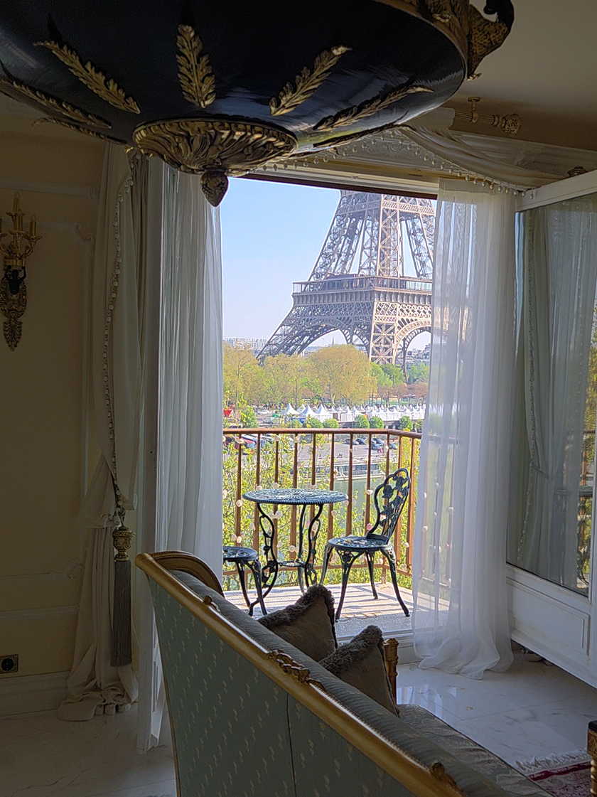 the perfect spot 👌  #paris #eiffeltower #Eiffel #toureiffel #perfectspot #spot #placetobe #wheretogo #wheretostay #wheretostayinparis #parisianstyle #private #parisvacation #eurosummer #fyppp 
