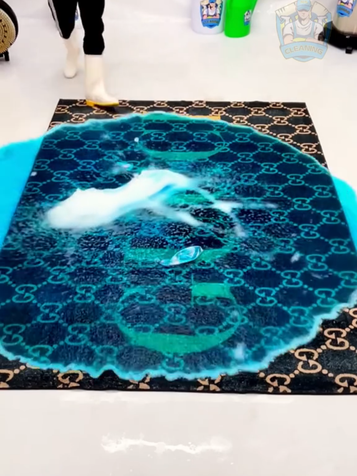️🏆️The Challenge of turning a muddy G.U.C.C.I Carpet into a new one in 3 minutes. #asmr #relaxing #asmr #rugcleaning #relaxing #carpetcleaning #satisfying #tiktok #asmrrugteam #trending #carpet