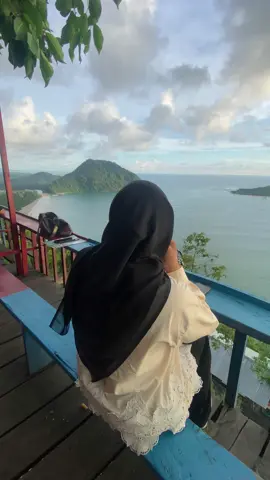 View dari puncak geurute gaa ada obat #puncakgeurute #viewaceh #fyp #wisataaceh #acehjaya #soundviral #pecintaalam 