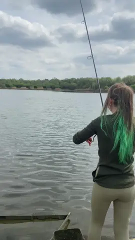 Spomb i found last week treating me well. Do you recon my reel needs a clean?😂😅  #fishing #fyp #foryoupage #foryou #fishinglife #girlsfishing #fishinggirl #fishergirl #carp #carpangler #carpfishinguk #fishingtiktoks #fishingvideos