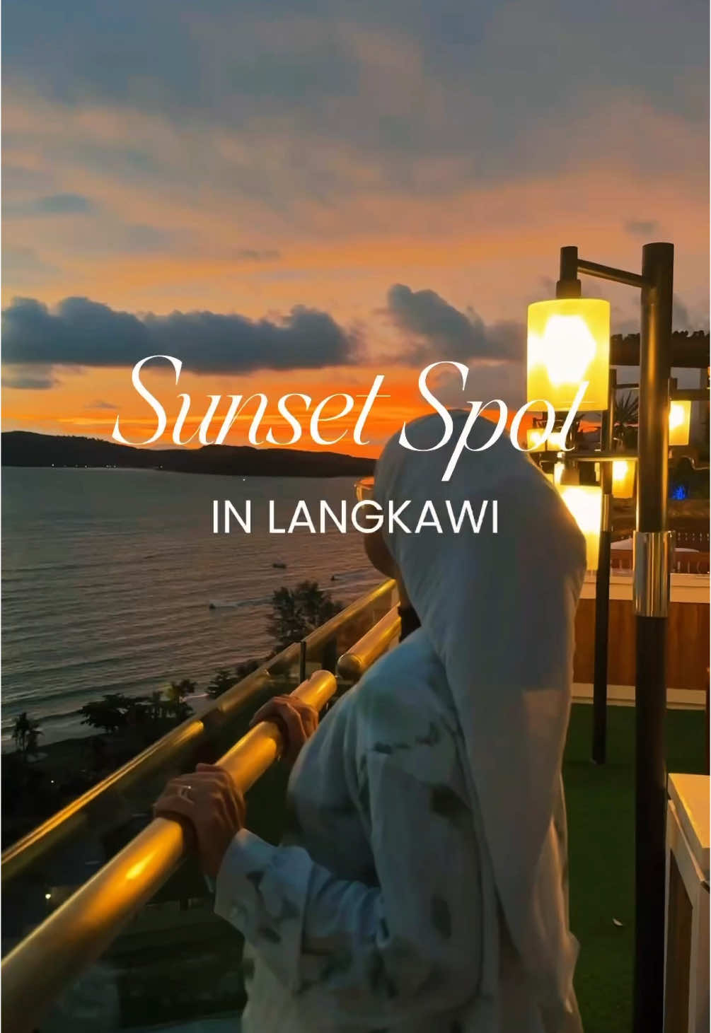 xnak yang ramai orang tapi nak layan sunset cantik, boleh add this place in your Langkawi list okay 🌅 @The RIYAZ Lavanya Langkawi   #sunsetspotlangkawi #langkawi #langkawisunset #placetogo #placetogolangkawj #sunsetspot #sunset #langkawi #langkawiisland #fyp #fyppppppppppppppppppppppp 