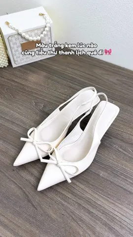 Màu trắng kem này thì chị em đi hàng ngày hay đi chơi cũng đều thanh lịch và tôn dáng lắm luôn 🥰 #review #thoitrangnu #giaydepnu #giaycaogot 