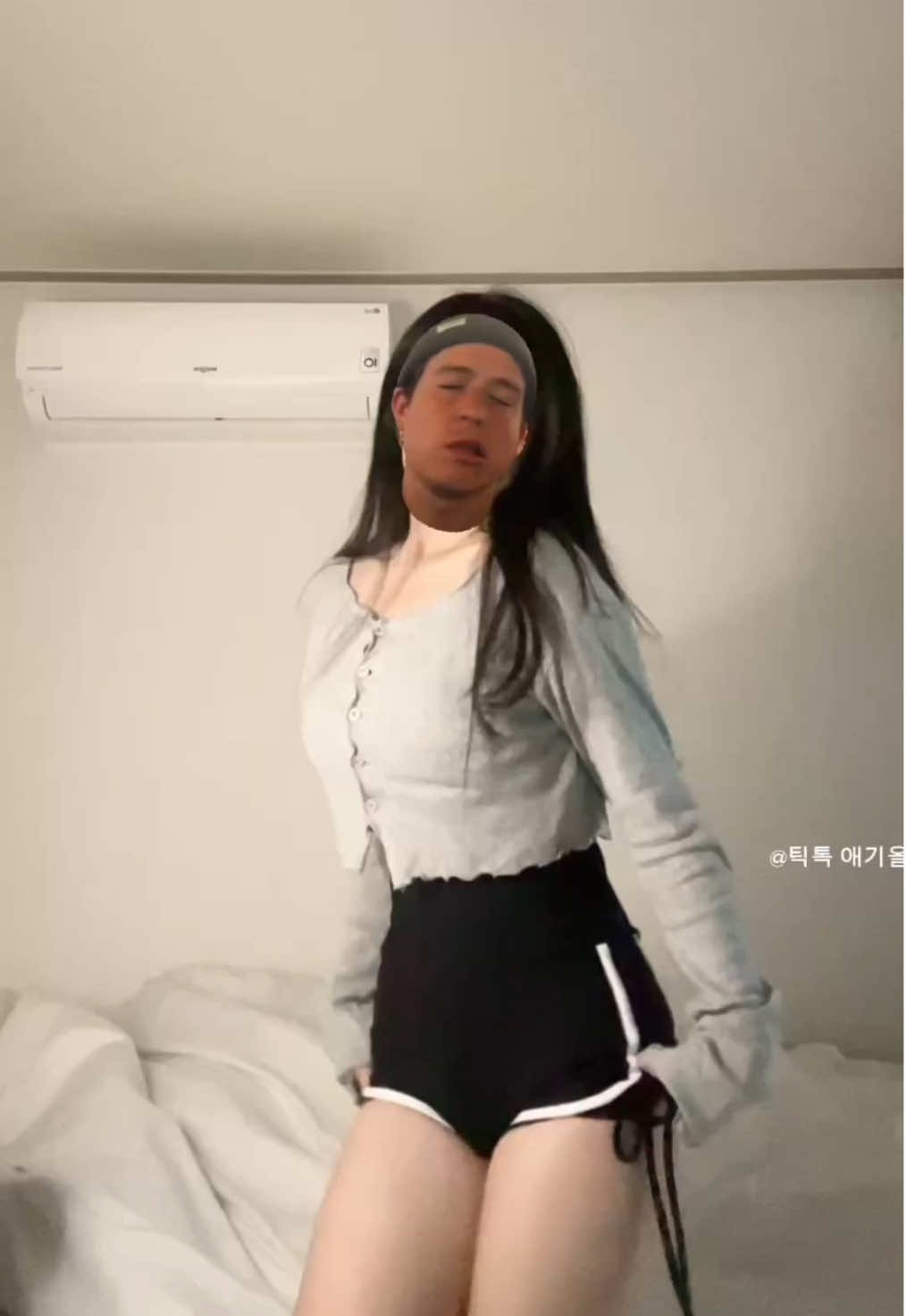 구독자 300명찍으면 나시만 입은 영상으루 올게영!!