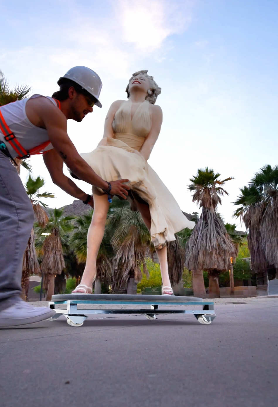 Pt. 2 I installed a stunning statue of Marilyn 😍 #teamfaffapix #vfx #bts #result #marilynmonroe #statue #art